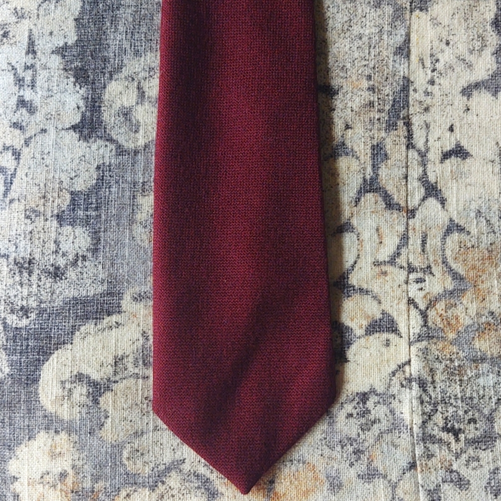 Kenneth Roberts Woven Burgundy Tie